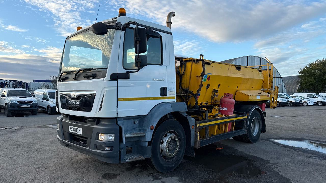 MAN TG-M 18.250 - Travaux routiers: photos 2 MAN TG-M 18.250 - Travaux routiers: photos 2