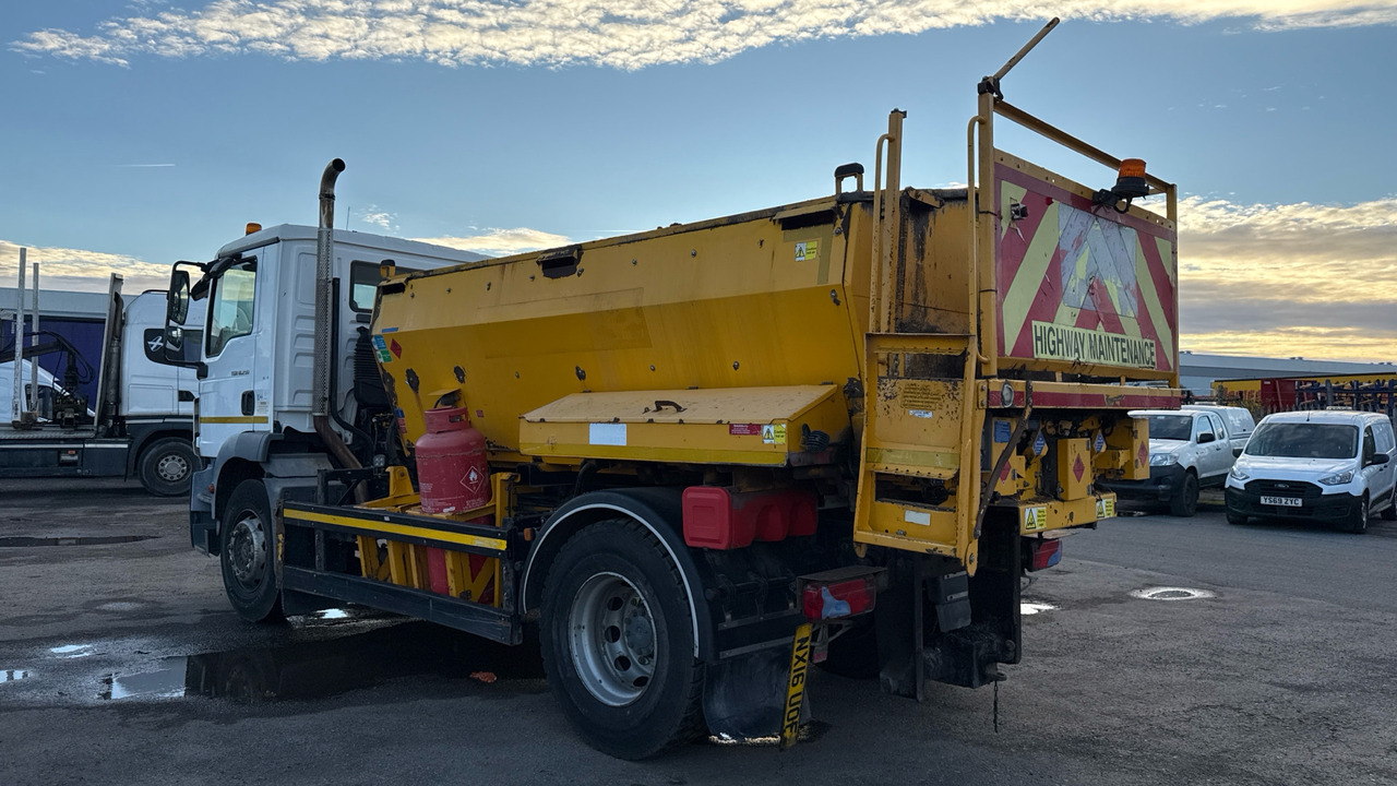 MAN TG-M 18.250 - Travaux routiers: photos 3 MAN TG-M 18.250 - Travaux routiers: photos 3