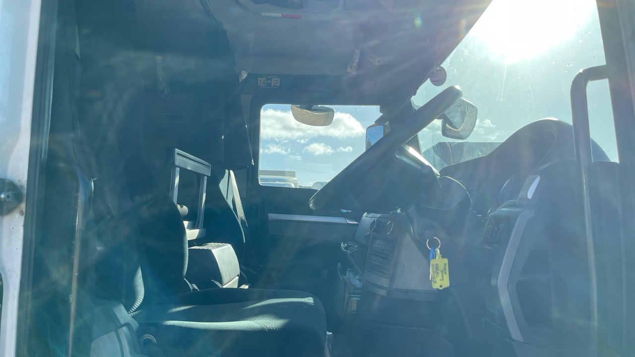 MAN TGX 18.400 - Camion à rideaux coulissants: photos 5 MAN TGX 18.400 - Camion à rideaux coulissants: photos 5