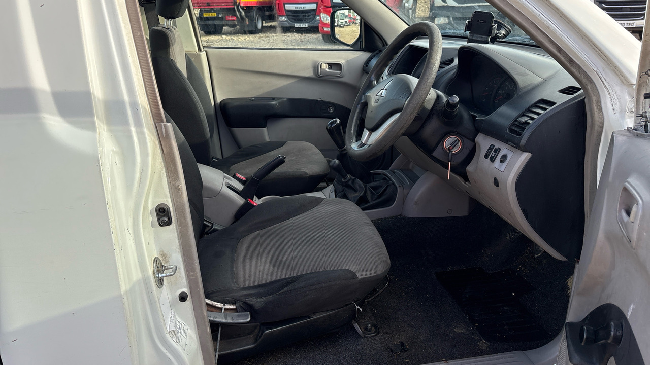 MITSUBISHI L200 - Pick-up: photos 5 MITSUBISHI L200 - Pick-up: photos 5