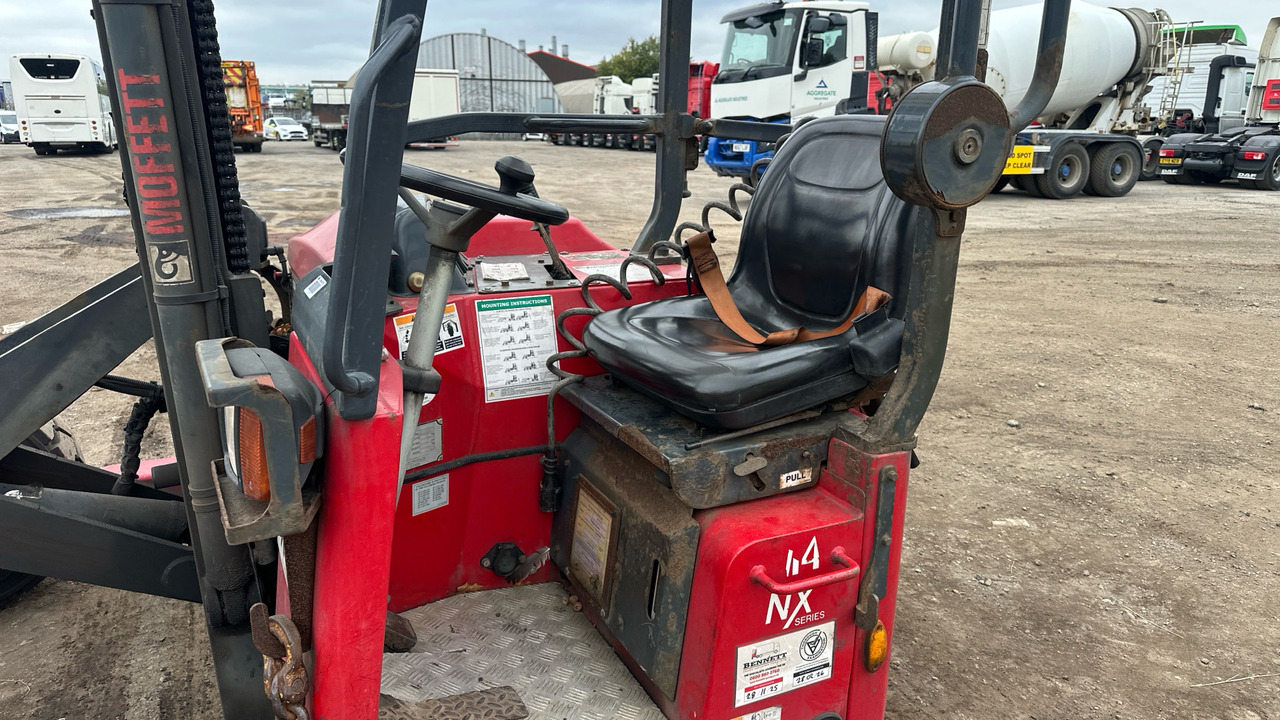 MOFFETT M4 20.3 - Chariot embarqué: photos 5 MOFFETT M4 20.3 - Chariot embarqué: photos 5