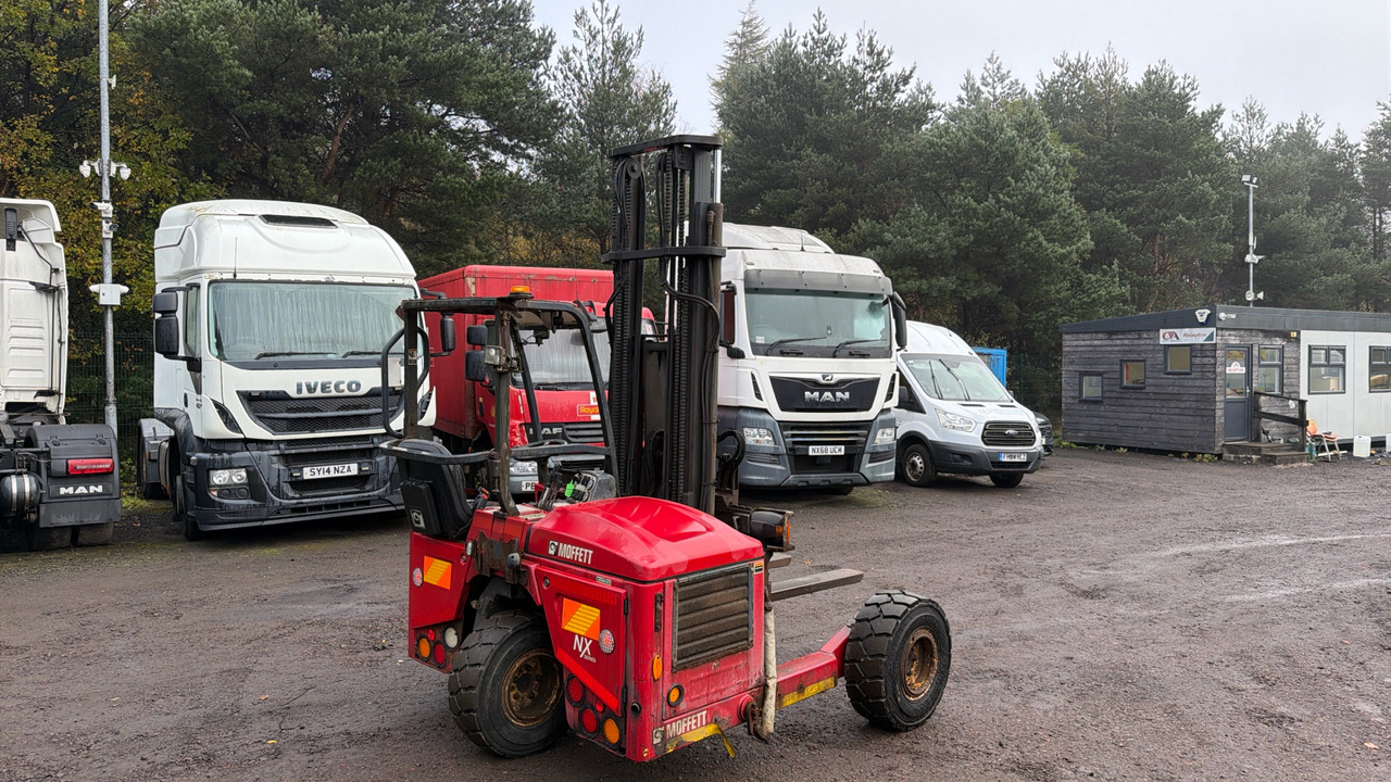 MOFFETT M4 20.3 - Chariot embarqué: photos 3 MOFFETT M4 20.3 - Chariot embarqué: photos 3