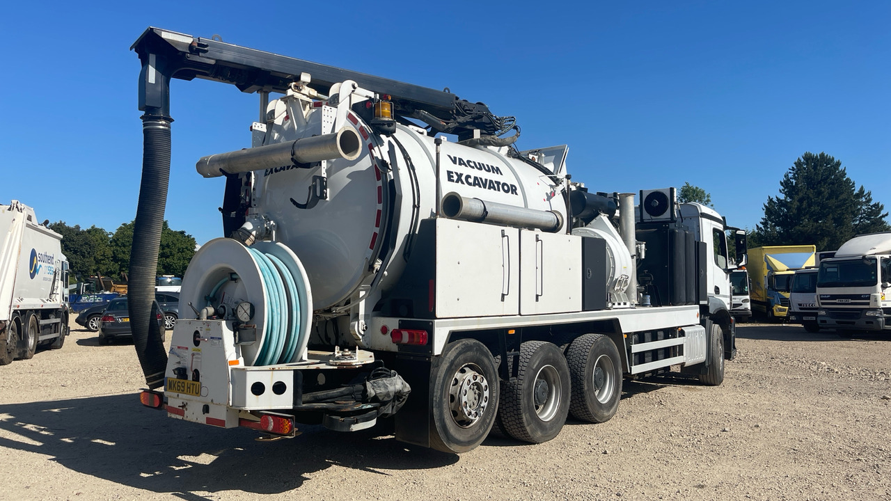Mercedes-Benz Arocs 3243 - Camion hydrocureur: photos 4 Mercedes-Benz Arocs 3243 - Camion hydrocureur: photos 4