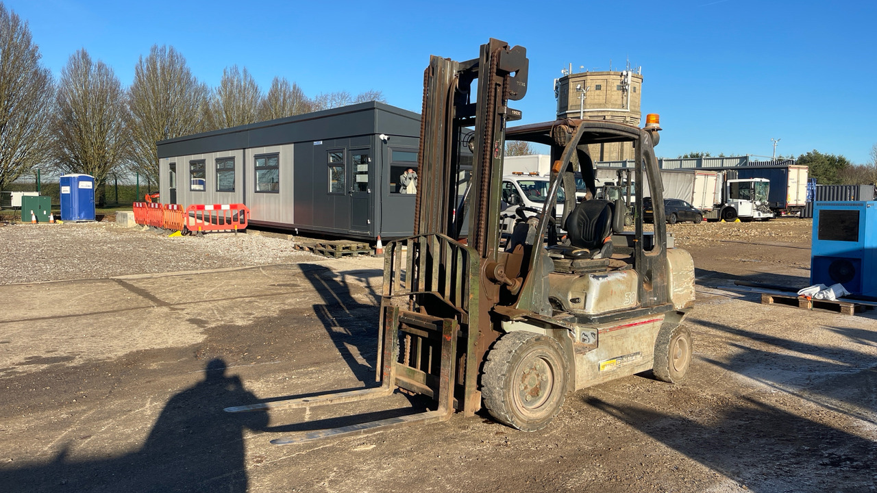 NISSAN G1D2A30Q - Chariot élévateur diesel: photos 1 NISSAN G1D2A30Q - Chariot élévateur diesel: photos 1