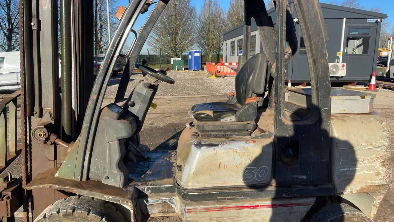 NISSAN G1D2A30Q - Chariot élévateur diesel: photos 5 NISSAN G1D2A30Q - Chariot élévateur diesel: photos 5