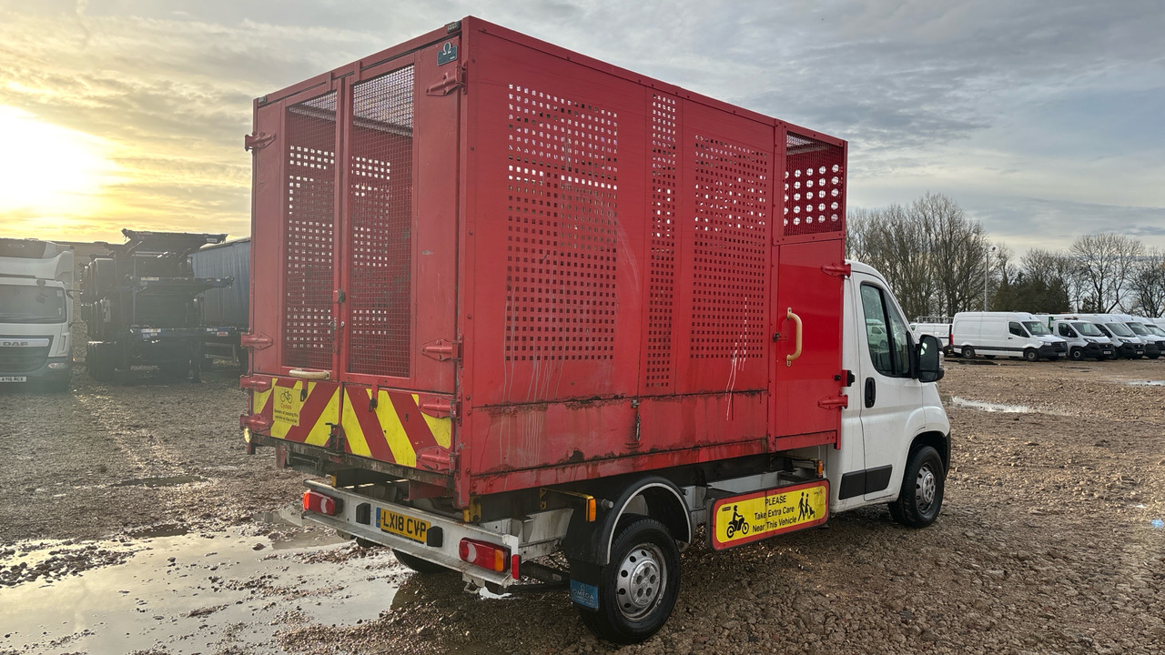 PEUGEOT BOXER 335 2.0 BLUEHDI 130PS PLUS - Utilitaire benne: photos 4 PEUGEOT BOXER 335 2.0 BLUEHDI 130PS PLUS - Utilitaire benne: photos 4