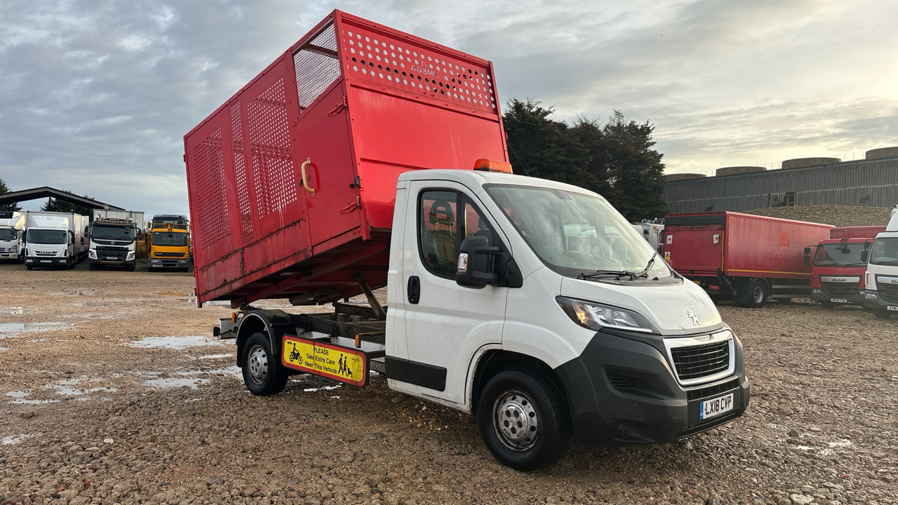 PEUGEOT BOXER 335 2.0 BLUEHDI 130PS PLUS - Utilitaire benne: photos 1 PEUGEOT BOXER 335 2.0 BLUEHDI 130PS PLUS - Utilitaire benne: photos 1