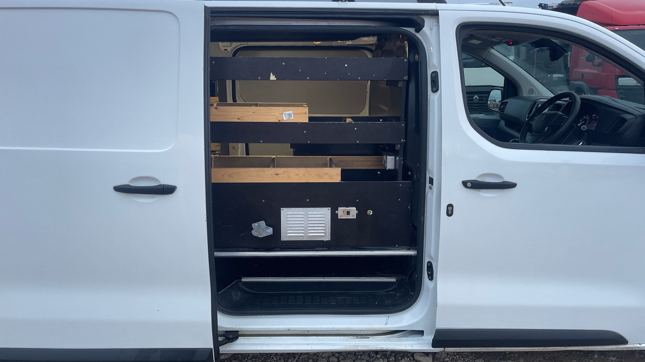 Fourgon utilitaire PEUGEOT EXPERT  PROFESSIONAL 1.5 BLUEHDI: photos 17