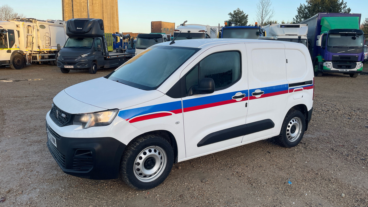 PEUGEOT PARTNER 1000 1.5 BlueHDi 100PS - Fourgonnette: photos 2 PEUGEOT PARTNER 1000 1.5 BlueHDi 100PS - Fourgonnette: photos 2