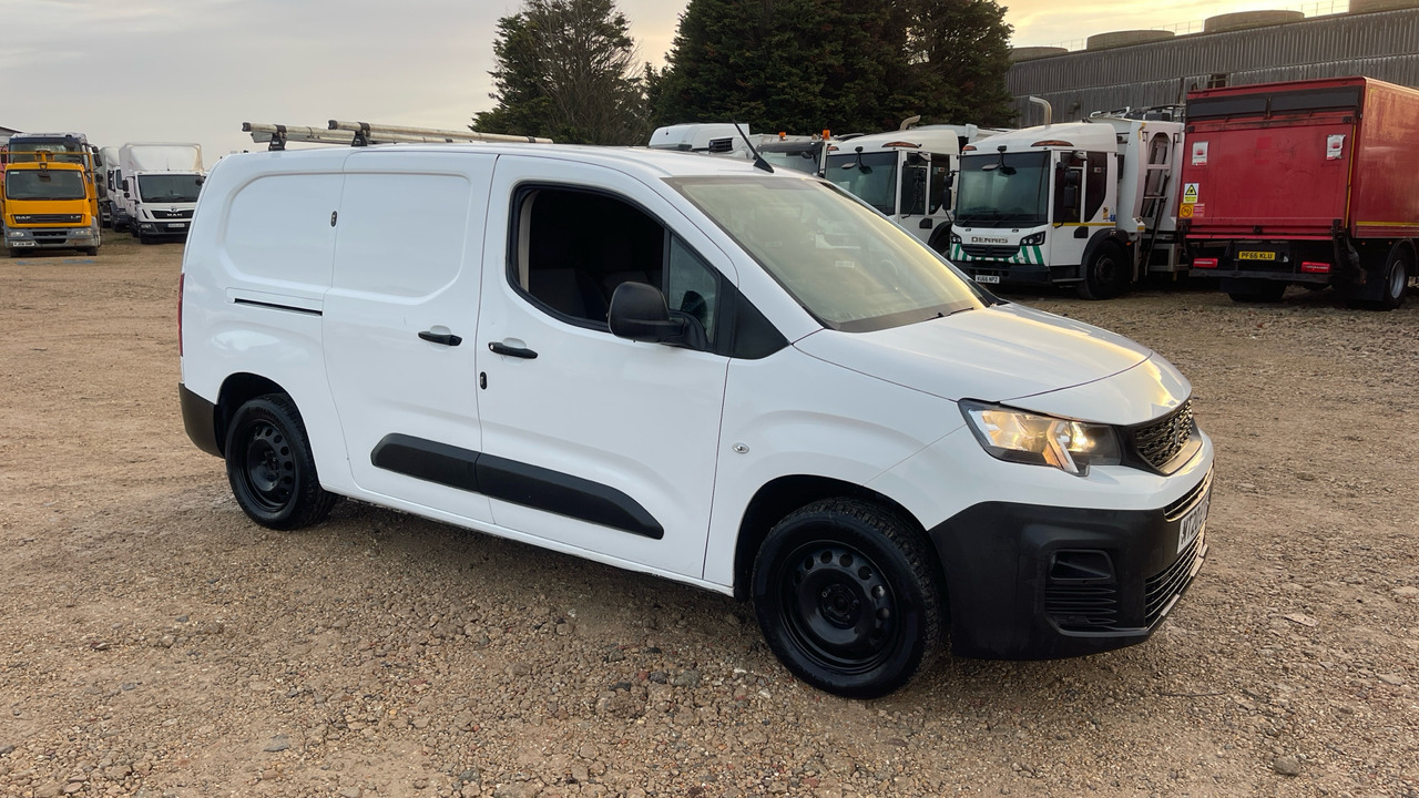 PEUGEOT PARTNER 850 1.5 BlueHDi 100ps Professional - Fourgonnette: photos 1 PEUGEOT PARTNER 850 1.5 BlueHDi 100ps Professional - Fourgonnette: photos 1