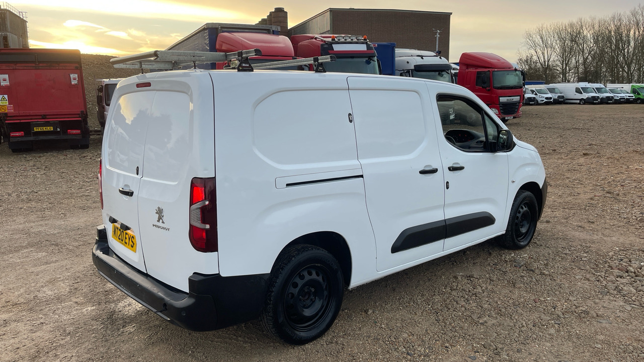 PEUGEOT PARTNER 850 1.5 BlueHDi 100ps Professional - Fourgonnette: photos 4 PEUGEOT PARTNER 850 1.5 BlueHDi 100ps Professional - Fourgonnette: photos 4