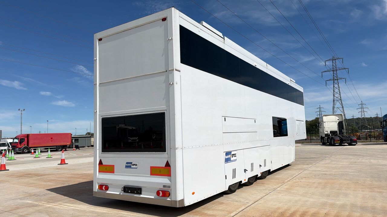 HOPKINS MOTOR SPORT / GRAY & ADAMS RACE / HOSPITALITY TRAILER 3 LEVELS INCL. ROOF TERRACE / MARQUEE - Remorque: photos 4 HOPKINS MOTOR SPORT / GRAY & ADAMS RACE / HOSPITALITY TRAILER 3 LEVELS INCL. ROOF TERRACE / MARQUEE - Remorque: photos 4