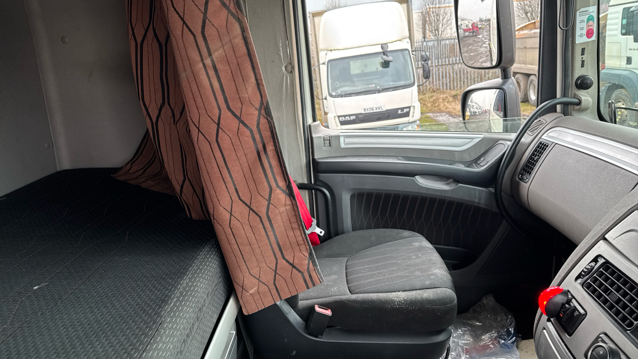 Tracteur routier DAF XF 480: photos 8