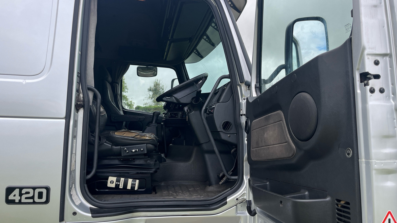 VOLVO FH12.420 SILVER EDITION - XL GLOBETROTTER - Tracteur routier: photos 5 VOLVO FH12.420 SILVER EDITION - XL GLOBETROTTER - Tracteur routier: photos 5
