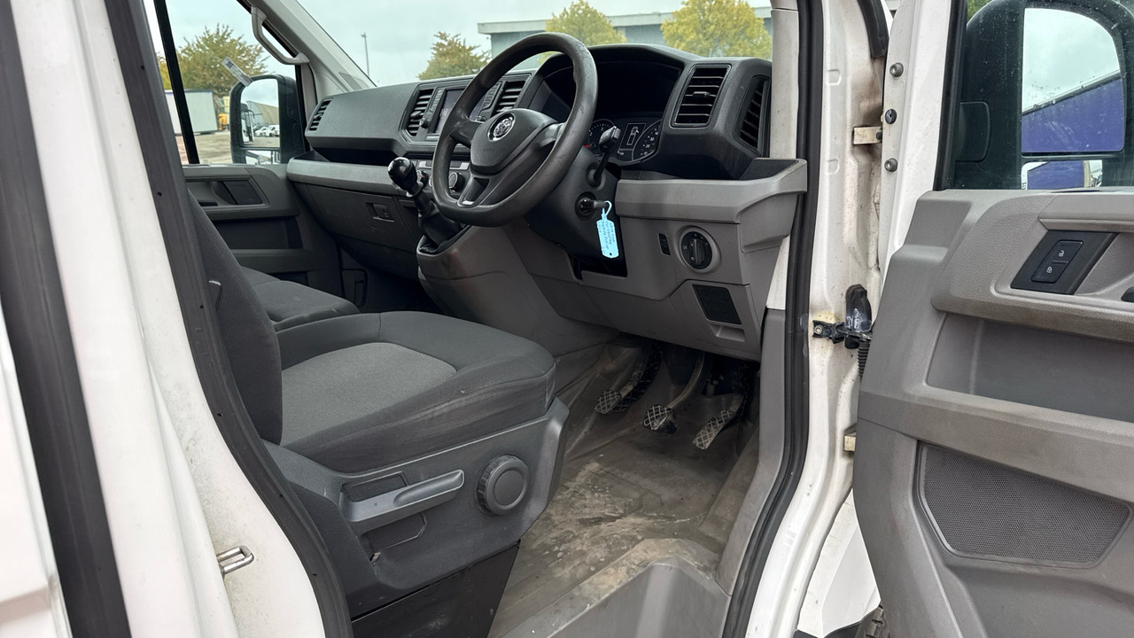 VOLKSWAGEN CRAFTER CR35 2.0 TDI 140PS - Utilitaire plateau: photos 5 VOLKSWAGEN CRAFTER CR35 2.0 TDI 140PS - Utilitaire plateau: photos 5