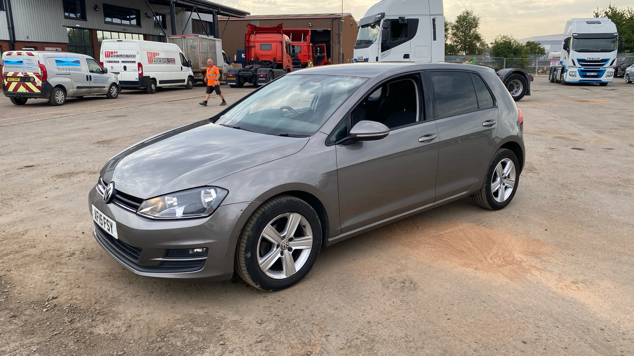 VOLKSWAGEN GOLF 1.6 TDI 105 Match 5dr DSG - Voiture à hayon: photos 2 VOLKSWAGEN GOLF 1.6 TDI 105 Match 5dr DSG - Voiture à hayon: photos 2