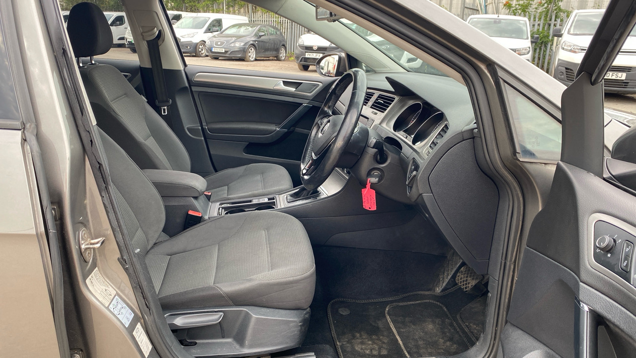 VOLKSWAGEN GOLF 1.6 TDI 105 Match 5dr DSG - Voiture à hayon: photos 5 VOLKSWAGEN GOLF 1.6 TDI 105 Match 5dr DSG - Voiture à hayon: photos 5