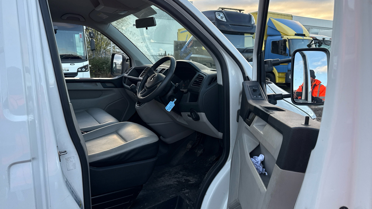 VOLKSWAGEN TRANSPORTER T30 2.0 TDI BMT 140PS - Utilitaire plateau: photos 5 VOLKSWAGEN TRANSPORTER T30 2.0 TDI BMT 140PS - Utilitaire plateau: photos 5