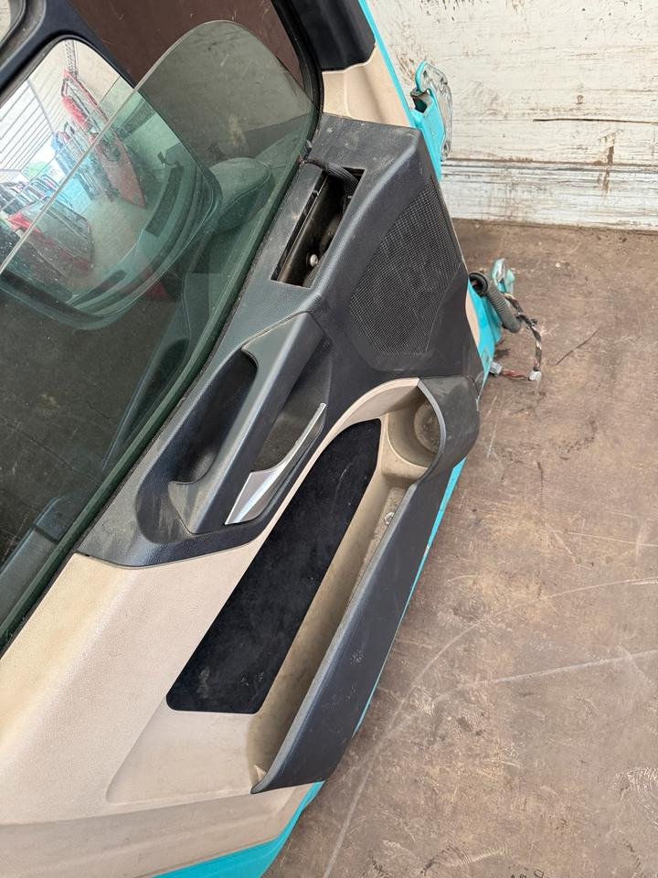 ACTROS MP4 Fahrertür Blau Spiegel Innenverkleidung LN 44 - Portière et pièces pour Camion: photos 4 ACTROS MP4 Fahrertür Blau Spiegel Innenverkleidung LN 44 - Portière et pièces pour Camion: photos 4