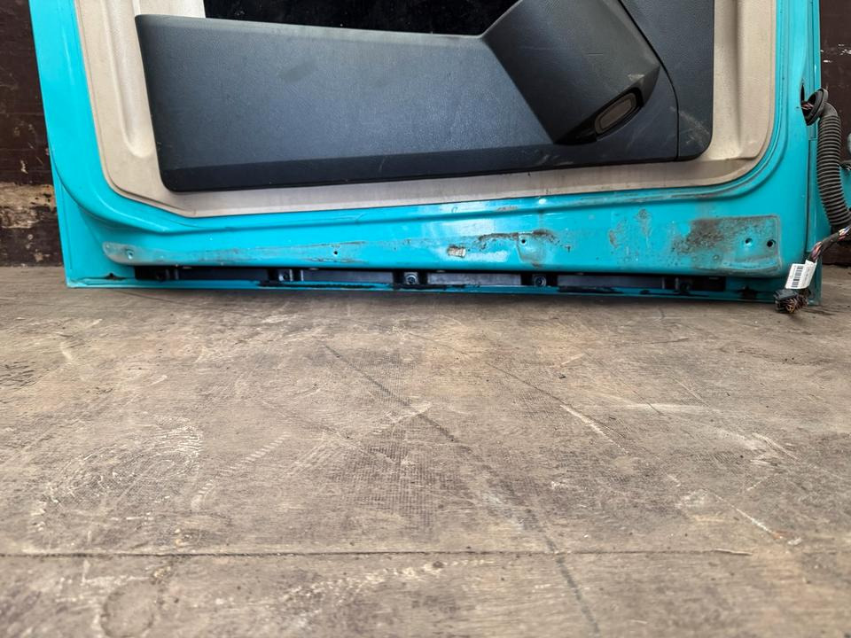 ACTROS MP4 Fahrertür Blau Spiegel Innenverkleidung LN 44 - Portière et pièces pour Camion: photos 5 ACTROS MP4 Fahrertür Blau Spiegel Innenverkleidung LN 44 - Portière et pièces pour Camion: photos 5