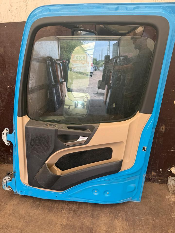 Actros MP4 Beifahrertür Blau, Spiegel Innenverkleidung LN 43 - Portière et pièces pour Camion: photos 2 Actros MP4 Beifahrertür Blau, Spiegel Innenverkleidung LN 43 - Portière et pièces pour Camion: photos 2