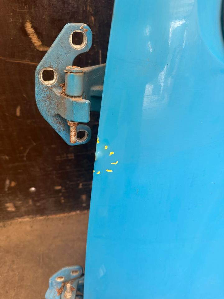 Actros MP4 Fahrertür Blau, Spiegel, Innenverkleidung LN 42 - Portière et pièces pour Camion: photos 2 Actros MP4 Fahrertür Blau, Spiegel, Innenverkleidung LN 42 - Portière et pièces pour Camion: photos 2