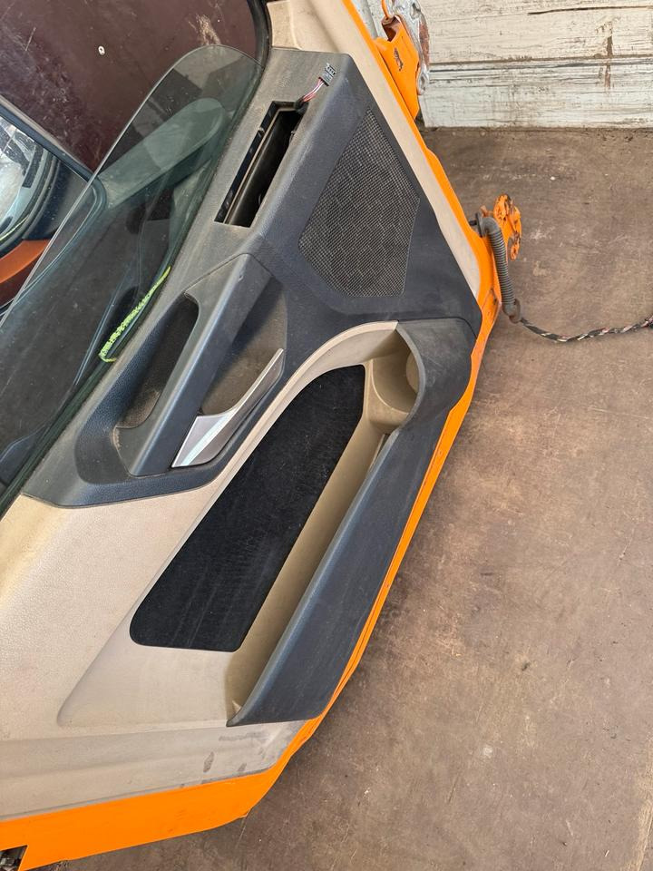 Actros MP4 Fahrertür Orange, Spiegel, Innenverkleidung LN 39 - Portière et pièces pour Camion: photos 4 Actros MP4 Fahrertür Orange, Spiegel, Innenverkleidung LN 39 - Portière et pièces pour Camion: photos 4