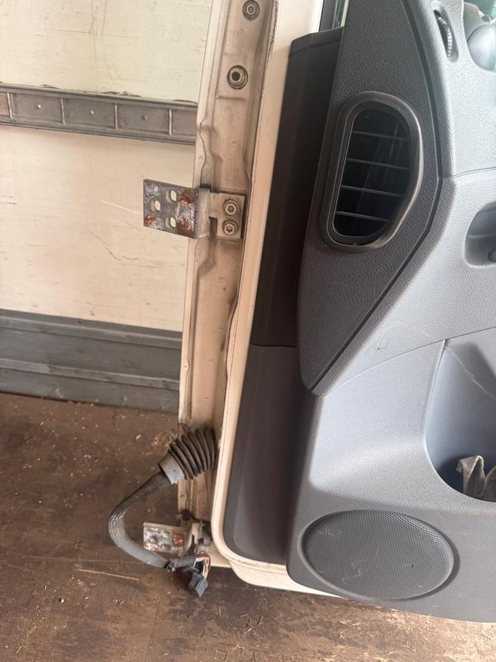 Atego EU6 Beifahrertür Weiß Spiegel Innenverkleidung LN 92 - Portière et pièces pour Camion: photos 3 Atego EU6 Beifahrertür Weiß Spiegel Innenverkleidung LN 92 - Portière et pièces pour Camion: photos 3