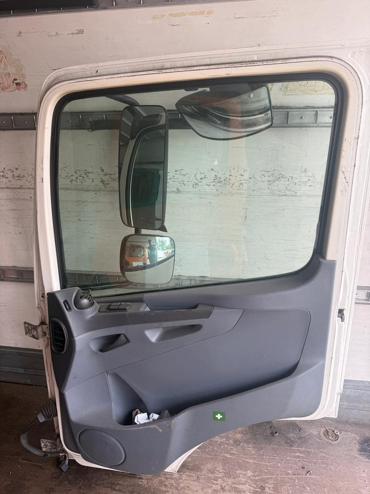 Atego EU6 Beifahrertür Weiß Spiegel Innenverkleidung LN 92 - Portière et pièces pour Camion: photos 2 Atego EU6 Beifahrertür Weiß Spiegel Innenverkleidung LN 92 - Portière et pièces pour Camion: photos 2