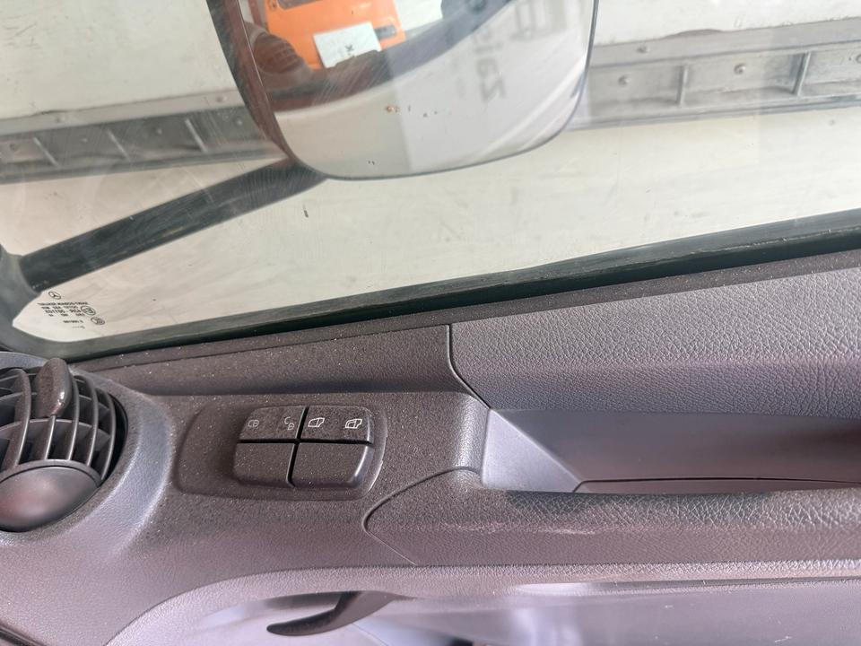 Atego EU6 Beifahrertür Weiß Spiegel Innenverkleidung LN 92 - Portière et pièces pour Camion: photos 4 Atego EU6 Beifahrertür Weiß Spiegel Innenverkleidung LN 92 - Portière et pièces pour Camion: photos 4