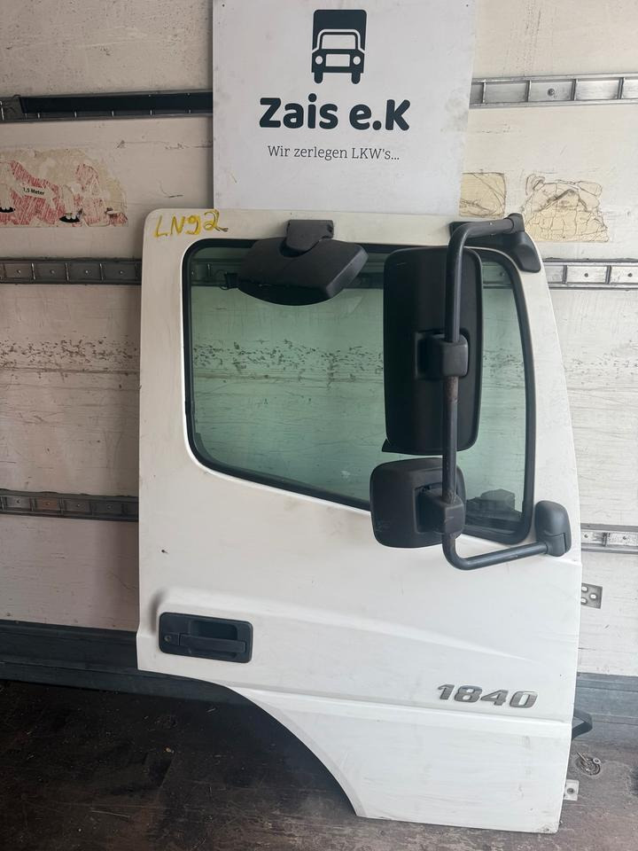 Atego EU6 Beifahrertür Weiß Spiegel Innenverkleidung LN 92 - Portière et pièces pour Camion: photos 1 Atego EU6 Beifahrertür Weiß Spiegel Innenverkleidung LN 92 - Portière et pièces pour Camion: photos 1