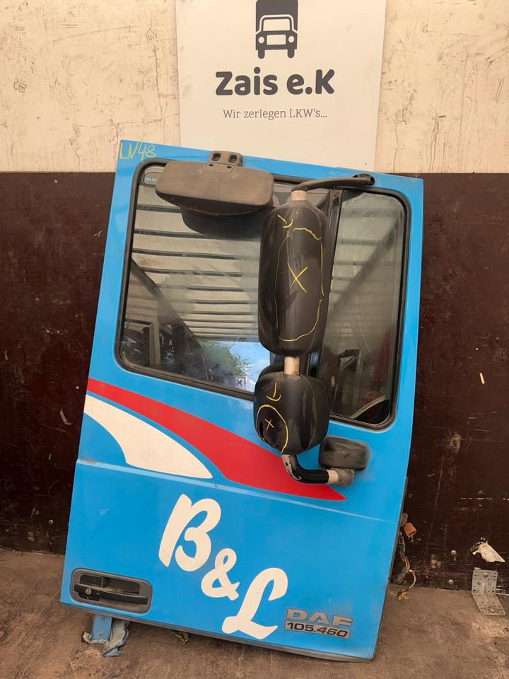 DAF XF 105,460 Beifahrertür Blau Spiegel Innenverkleidung LN 48 - Portière et pièces pour Camion: photos 1 DAF XF 105,460 Beifahrertür Blau Spiegel Innenverkleidung LN 48 - Portière et pièces pour Camion: photos 1