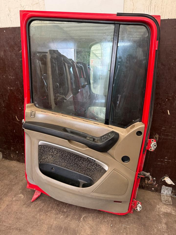 DAF XF 105,460 Fahrertür Rot Spiegel Innenverkleidung LN 47 - Portière et pièces pour Camion: photos 2 DAF XF 105,460 Fahrertür Rot Spiegel Innenverkleidung LN 47 - Portière et pièces pour Camion: photos 2