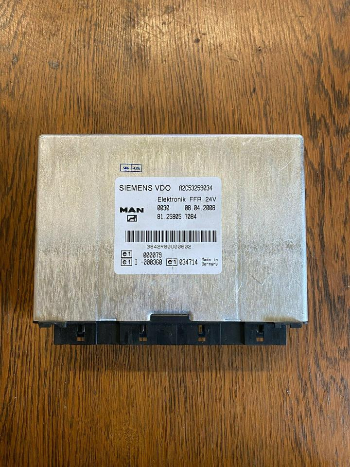 Elektronik FFR SIEMENS VDO Steuergerät MAN 81.25805.7084 - Bloc de gestion pour Camion: photos 1 Elektronik FFR SIEMENS VDO Steuergerät MAN 81.25805.7084 - Bloc de gestion pour Camion: photos 1