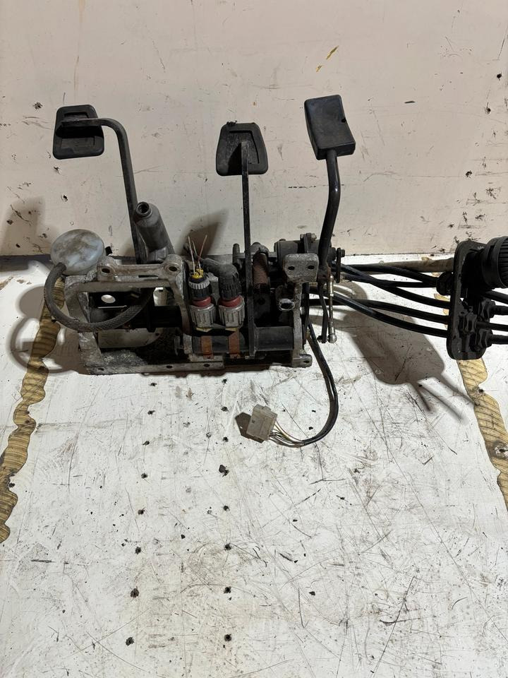 Haldex Betriebsbremsventil 320063111 - Valve de frein pour Camion: photos 2 Haldex Betriebsbremsventil 320063111 - Valve de frein pour Camion: photos 2