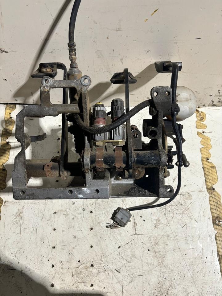 Haldex Betriebsbremsventil 320063123 - Valve de frein pour Camion: photos 3 Haldex Betriebsbremsventil 320063123 - Valve de frein pour Camion: photos 3