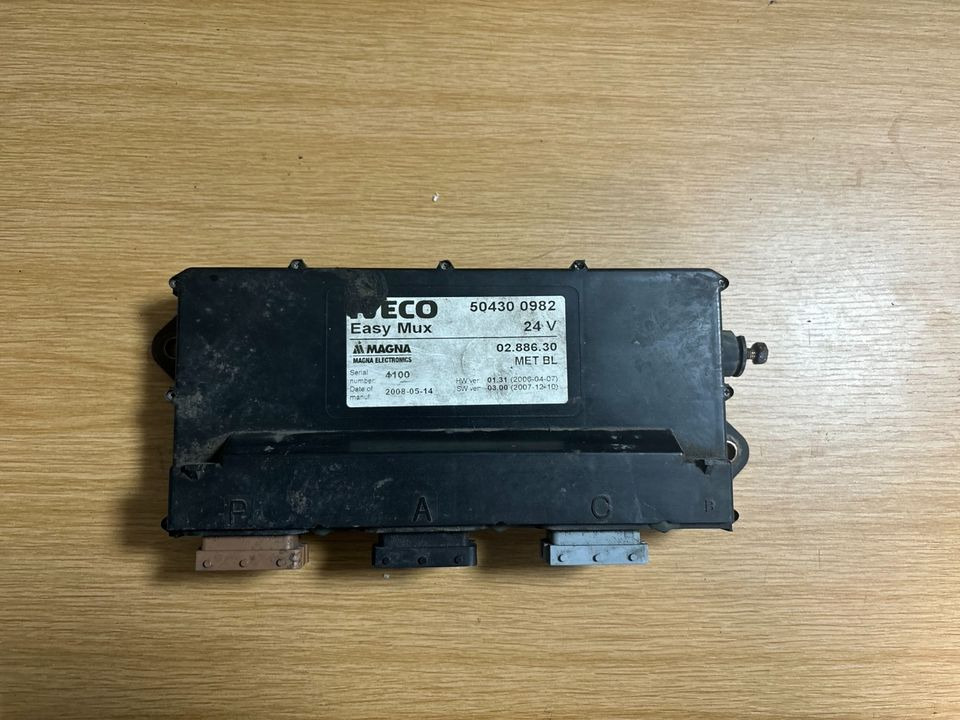 IVECO Easy Mux MAGNA Steuergerät 504300982 - Bloc de gestion pour Camion: photos 1 IVECO Easy Mux MAGNA Steuergerät 504300982 - Bloc de gestion pour Camion: photos 1