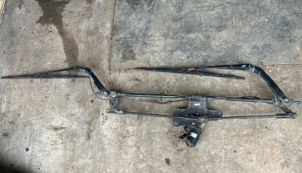 IVECO Stralis Scheibenwischer, Wischergestänge mit Motor 99439637 - Essuie-glace pour Camion: photos 1 IVECO Stralis Scheibenwischer, Wischergestänge mit Motor 99439637 - Essuie-glace pour Camion: photos 1