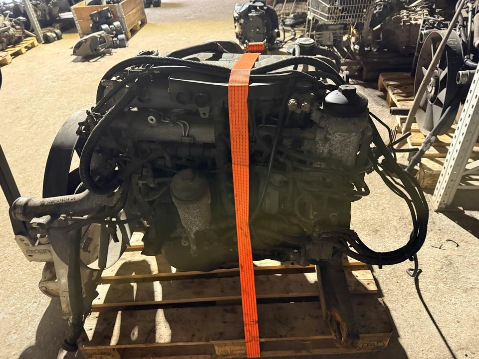 MAN 8.180 Motor EU4 D0834 LFL54 - Moteur pour Camion: photos 2 MAN 8.180 Motor EU4 D0834 LFL54 - Moteur pour Camion: photos 2