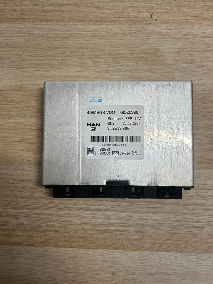 MAN SIEMENS VDO Elektronik FFR Steuergerät 81.25805.7067 - Bloc de gestion pour Camion: photos 2 MAN SIEMENS VDO Elektronik FFR Steuergerät 81.25805.7067 - Bloc de gestion pour Camion: photos 2