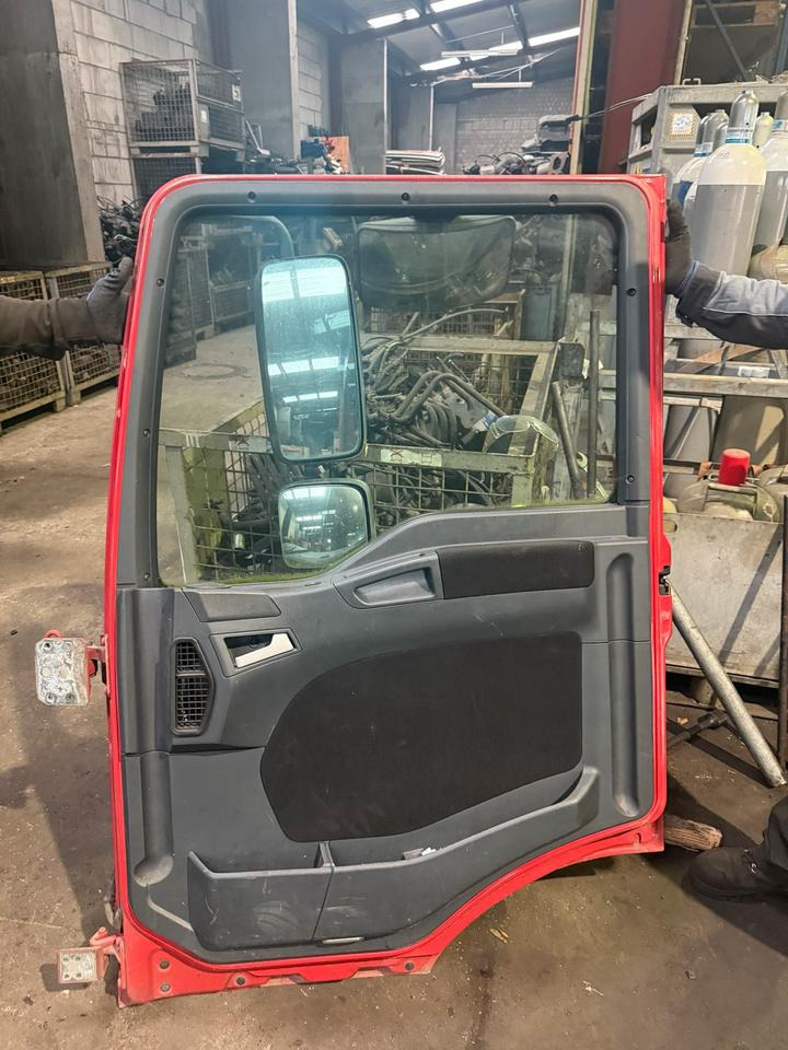 MAN TGL Beifahrertür Rot Spiegel Innenverkleidung - Portière et pièces pour Camion: photos 2 MAN TGL Beifahrertür Rot Spiegel Innenverkleidung - Portière et pièces pour Camion: photos 2