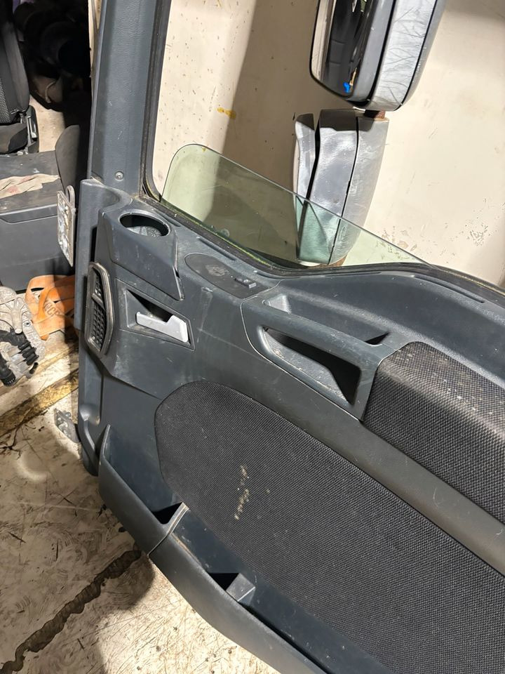 MAN TGL Beifahrertür,grau,Spiegel&Innenverkleidung LN 25 - Portière et pièces pour Camion: photos 5 MAN TGL Beifahrertür,grau,Spiegel&Innenverkleidung LN 25 - Portière et pièces pour Camion: photos 5