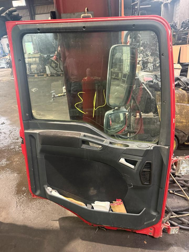 MAN TGL Fahrertür Rot Spiegel Innenverkleidung - Portière et pièces pour Camion: photos 2 MAN TGL Fahrertür Rot Spiegel Innenverkleidung - Portière et pièces pour Camion: photos 2
