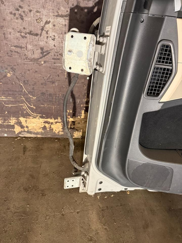 MAN TGS EU6 Beifahrertür Grau Spiegel Innenverkleidung LN 49 - Portière et pièces pour Camion: photos 3 MAN TGS EU6 Beifahrertür Grau Spiegel Innenverkleidung LN 49 - Portière et pièces pour Camion: photos 3