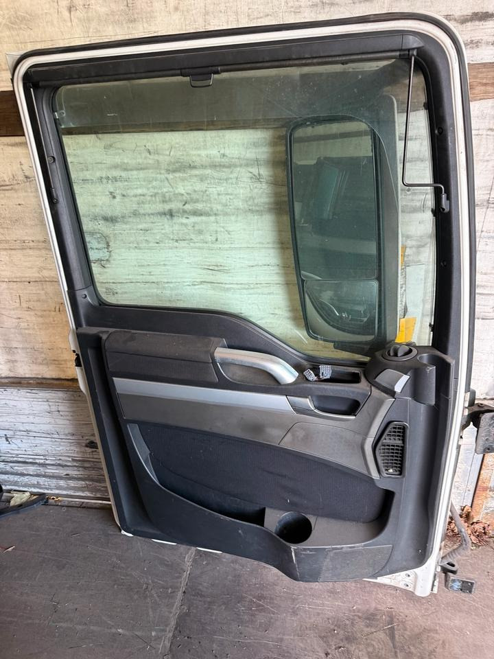 MAN TGX Fahrertür Weiß mit Spiegel Innenverkleidung LN 84 - Portière et pièces pour Camion: photos 2 MAN TGX Fahrertür Weiß mit Spiegel Innenverkleidung LN 84 - Portière et pièces pour Camion: photos 2