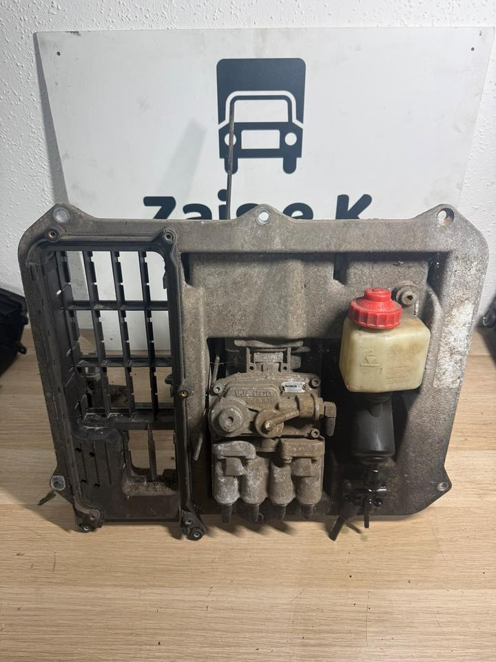 MAN WABCO Fußbremsventil 4800200070 81.52130-6295 - Pièces de frein pour Camion: photos 1 MAN WABCO Fußbremsventil 4800200070 81.52130-6295 - Pièces de frein pour Camion: photos 1