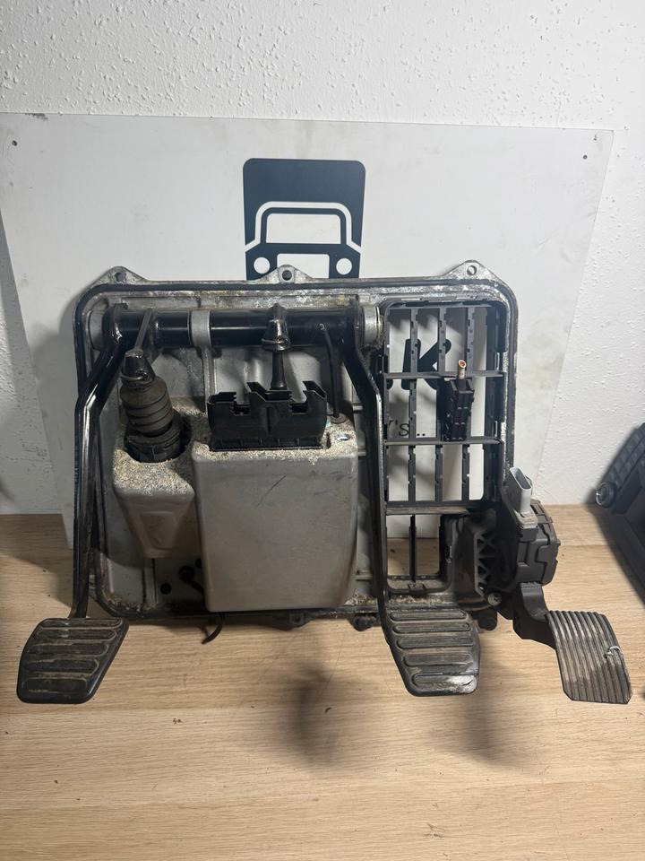 MAN WABCO Fußbremsventil 4800200090 - Pièces de frein pour Camion: photos 4 MAN WABCO Fußbremsventil 4800200090 - Pièces de frein pour Camion: photos 4