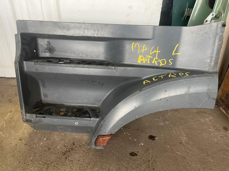 Mercedes ACTROS MP4 Einstieg Links A9616662201 - Marchepied pour Camion: photos 1 Mercedes ACTROS MP4 Einstieg Links A9616662201 - Marchepied pour Camion: photos 1