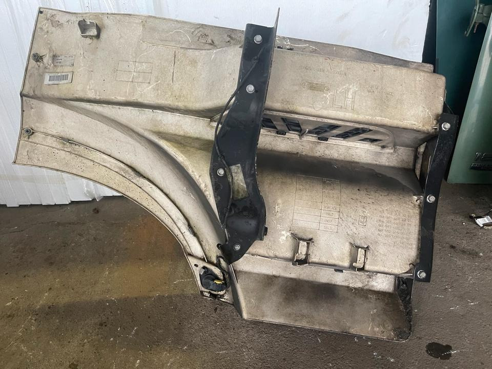 Mercedes ACTROS MP4 Einstieg Links A9616662201 - Marchepied pour Camion: photos 2 Mercedes ACTROS MP4 Einstieg Links A9616662201 - Marchepied pour Camion: photos 2