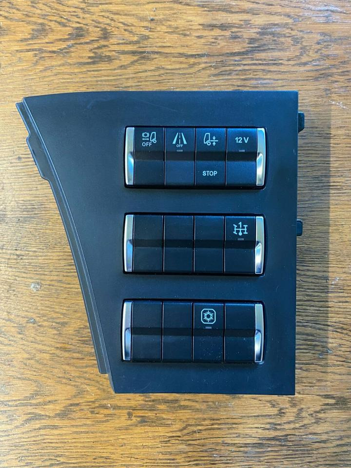 Mercedes Actros MP4 Bedienungspanel A 960 540 02 46 - Cabine et intérieur pour Camion: photos 1 Mercedes Actros MP4 Bedienungspanel A 960 540 02 46 - Cabine et intérieur pour Camion: photos 1